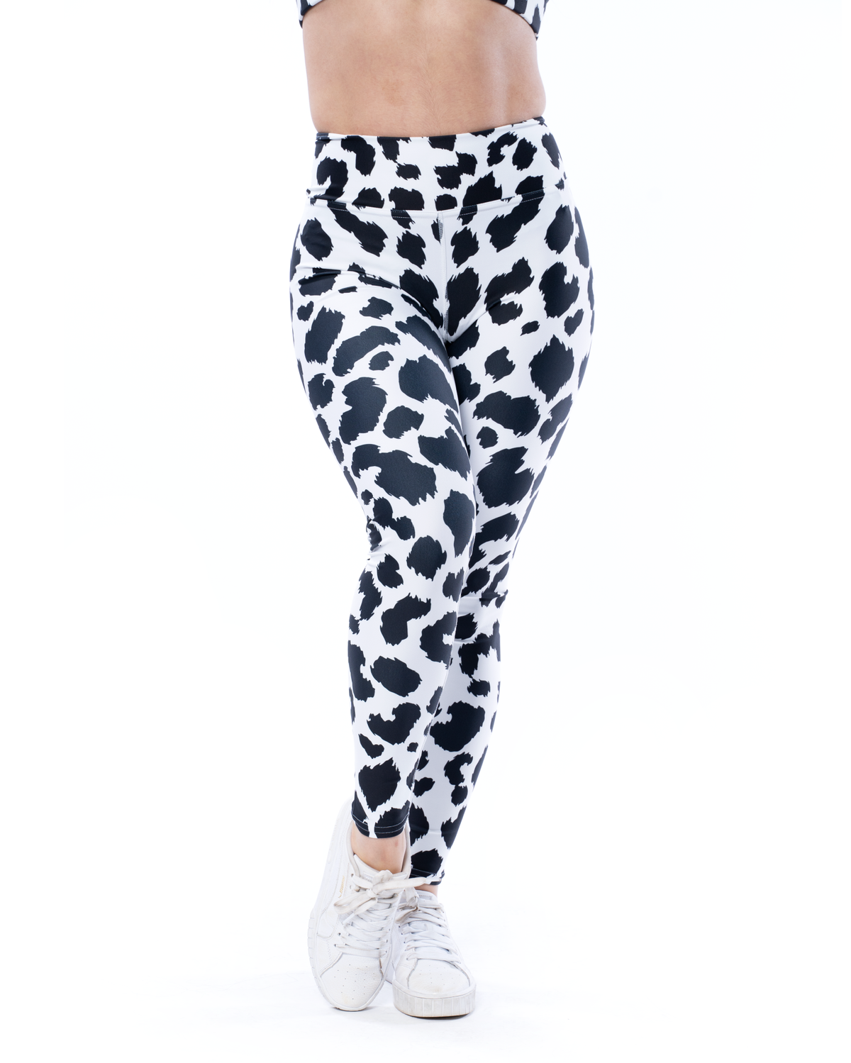 high waisted leggings in black and white animal pattern dolmation